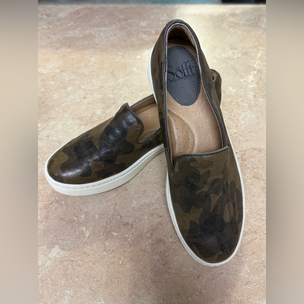 Leather SOFFT Ladies Camouflage Casual Comfortable Slip Ons. Sz. 6M Like New